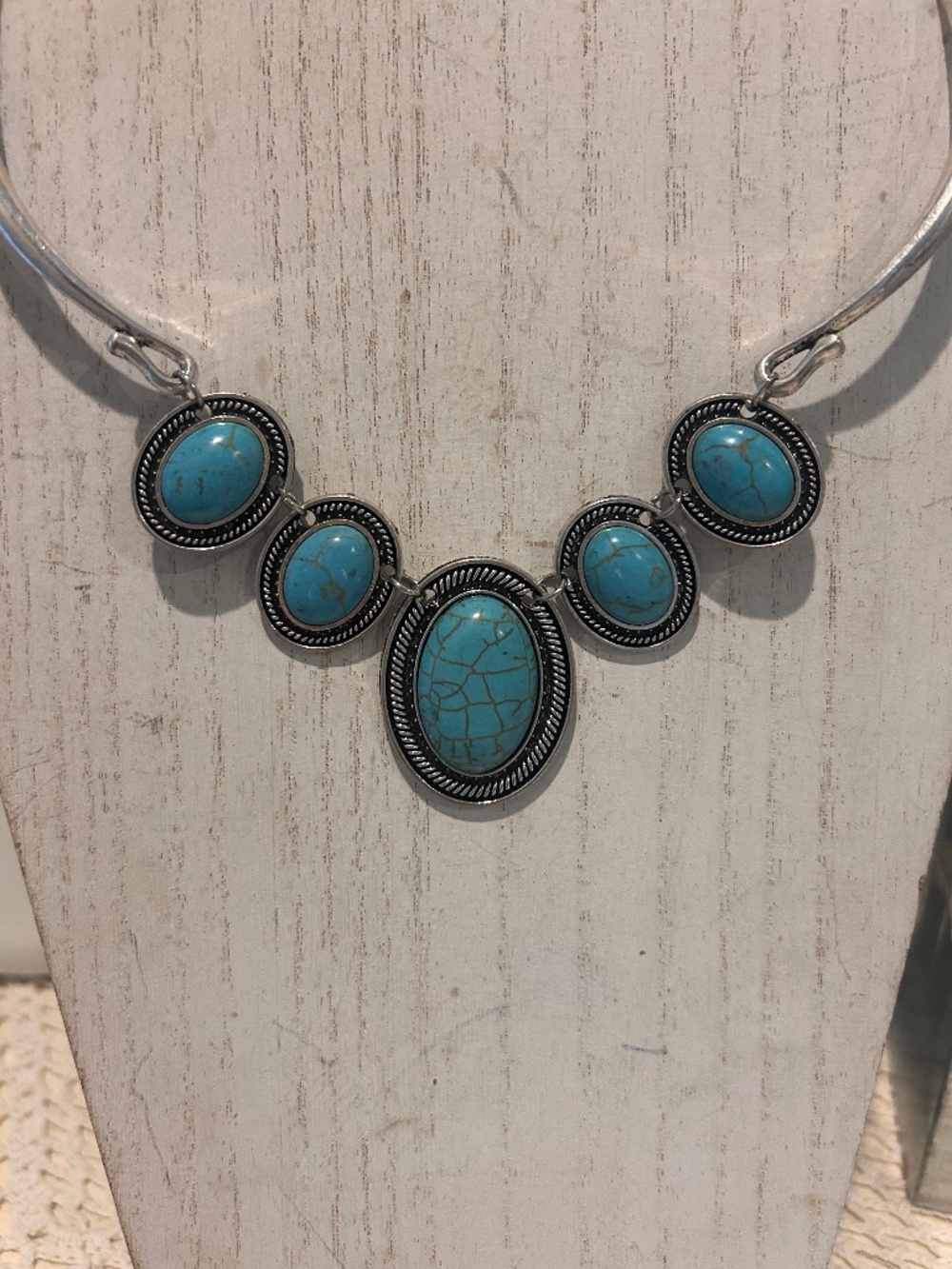 Howlite And Silver Tone Southwest Style Collar Necklace